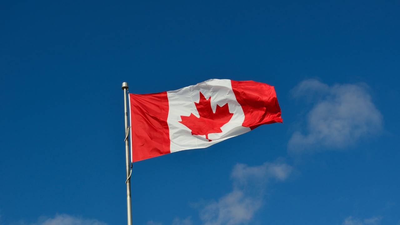 Average Work Hours and Schedules for Doctors in Canada in 2026
