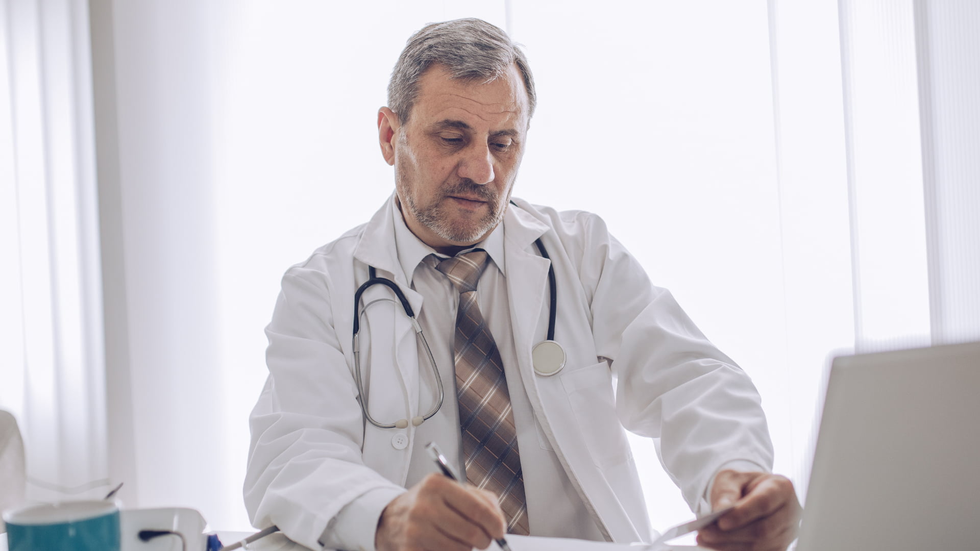 Caribbean Medical Schools for Nontraditional Students in Their 30s and 40s