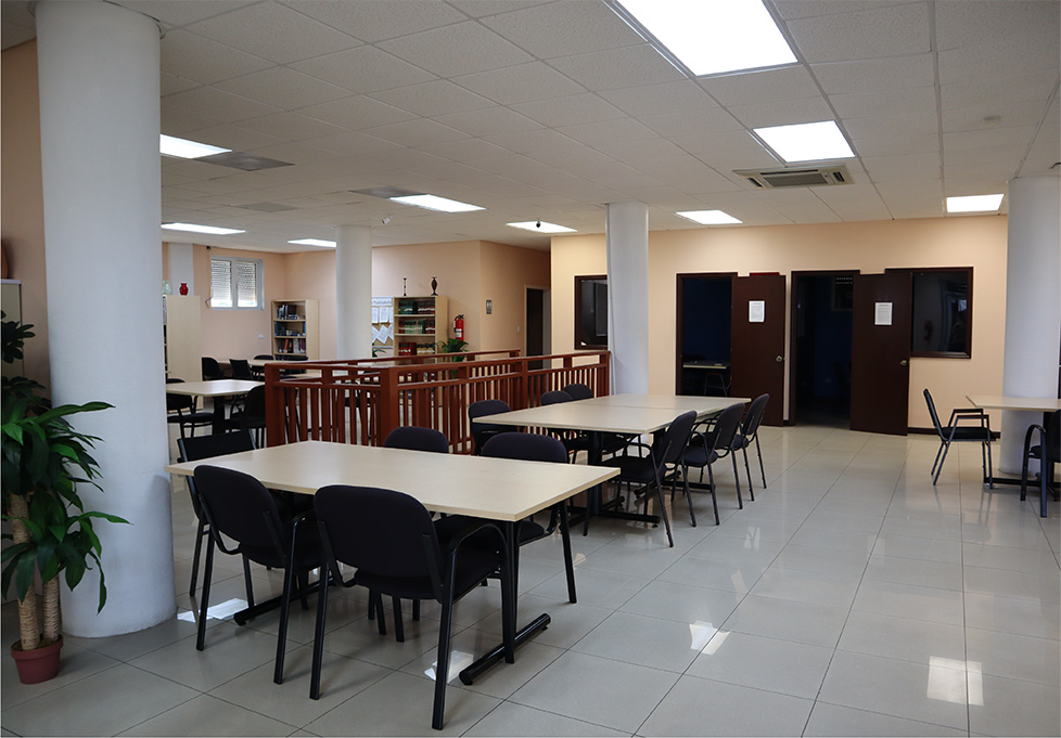 Information on immigration requirements and student visas for SJSM campuses.